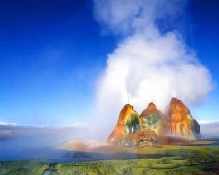 عجیب ترین آب گرم دنیا در آمریکا(+عکس)