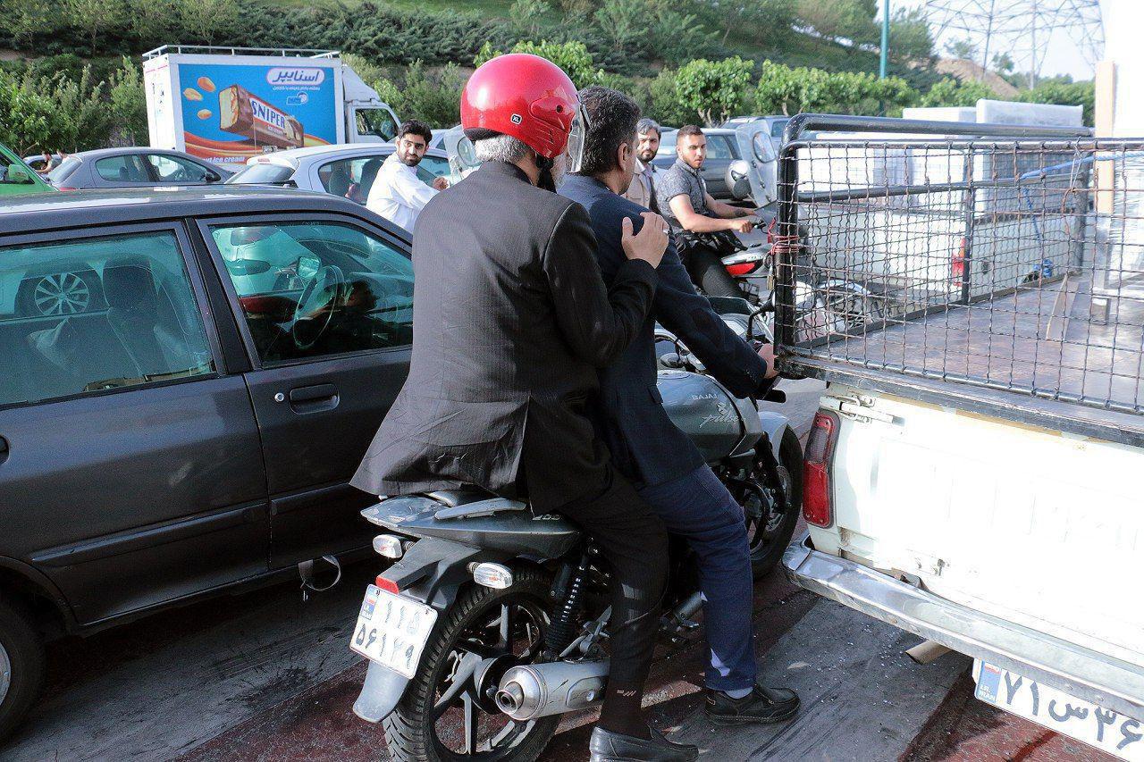 سعید جلیلی با موتور در راه مصلی تهران/ عکس