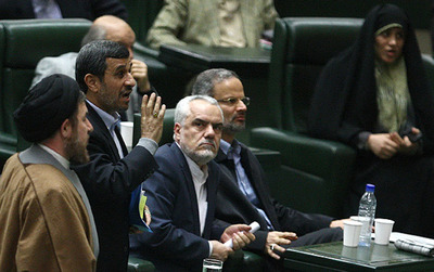 رحیمی و احمدی نژاد در جلسه جنجالی استیضاح شیخ الاسلامی، وزیر کار. بهمن 1391