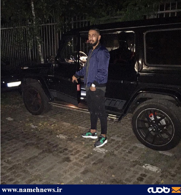 تیپ خاص کاپیتان تیم ملی در کنار خودروی لوکسش/ عکس