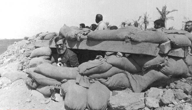 رهبر معظم انقلاب در سنگر جبهه/عکس