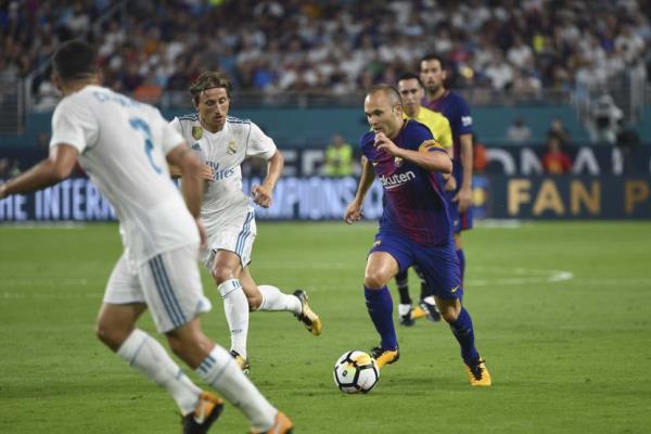 تساوی بارسای 10 نفره مقابل رئال مادرید در آخرین ال‌کلاسیکوی اینیستا/ یک افتضاح داوری کامل