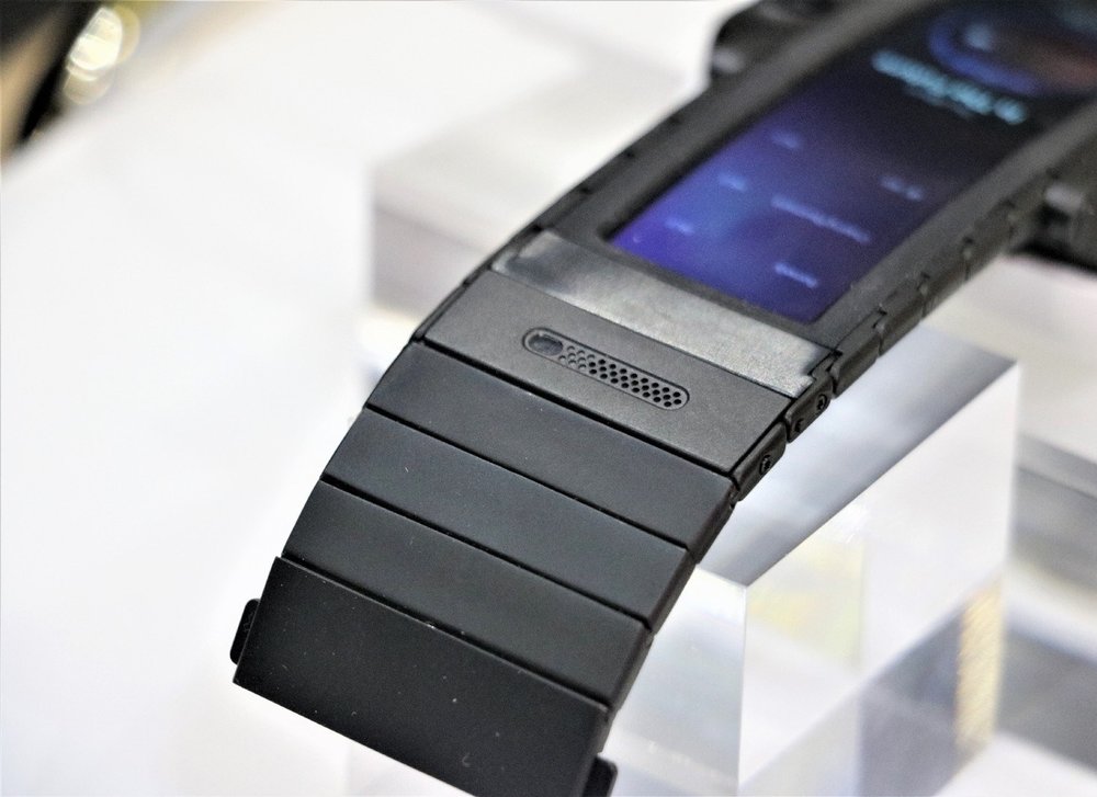 ØªÙ„ÙÙ† Ù‡Ù…Ø±Ø§Ù‡ Ù¾ÙˆØ´ÛŒØ¯Ù†ÛŒ Ù‡Ù… Ø±ÙˆÙ†Ù…Ø§ÛŒÛŒ Ø´Ø¯!+ ØªØµØ§ÙˆÛŒØ±