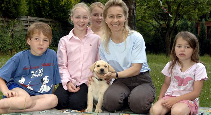 (تصاویر) اولین بانوی وزیردفاع در آلمان