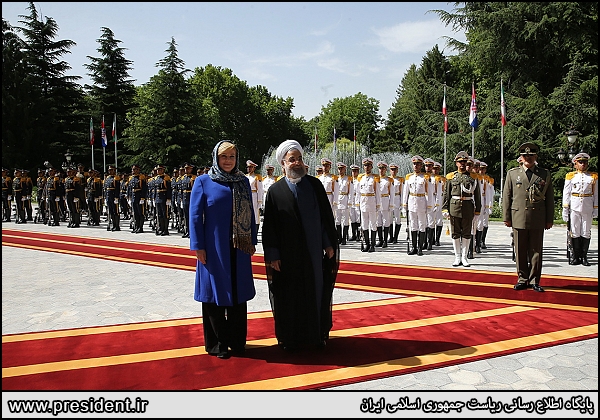 پوشش رییس جمهور کرواسی در استقبال رسمی/ عکس