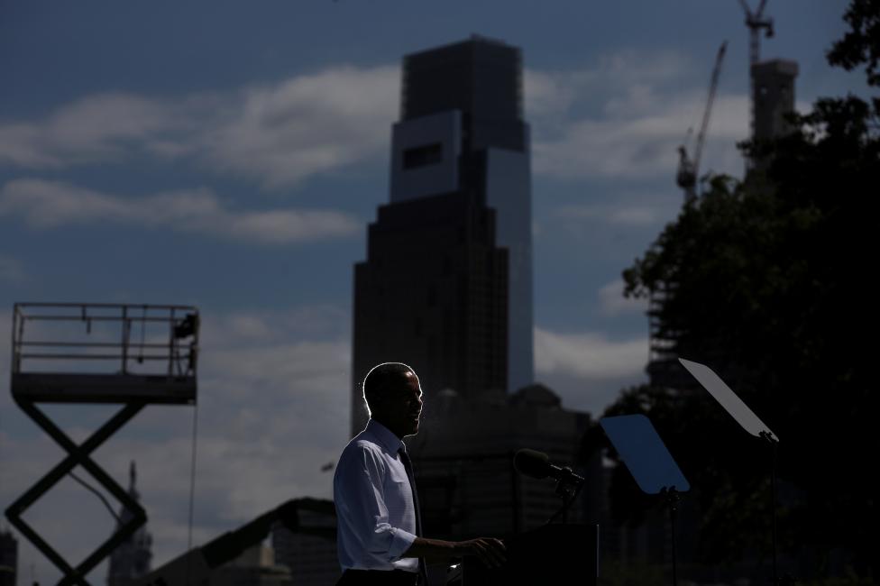 عکس معنی دار از اوباما در سخنرانی برای حمایت از کلینتون