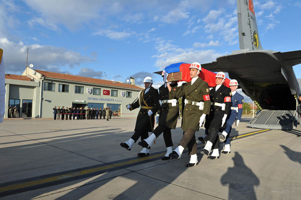 مراسم انتقال جسد خلبان روسی در ترکیه (+عکس)