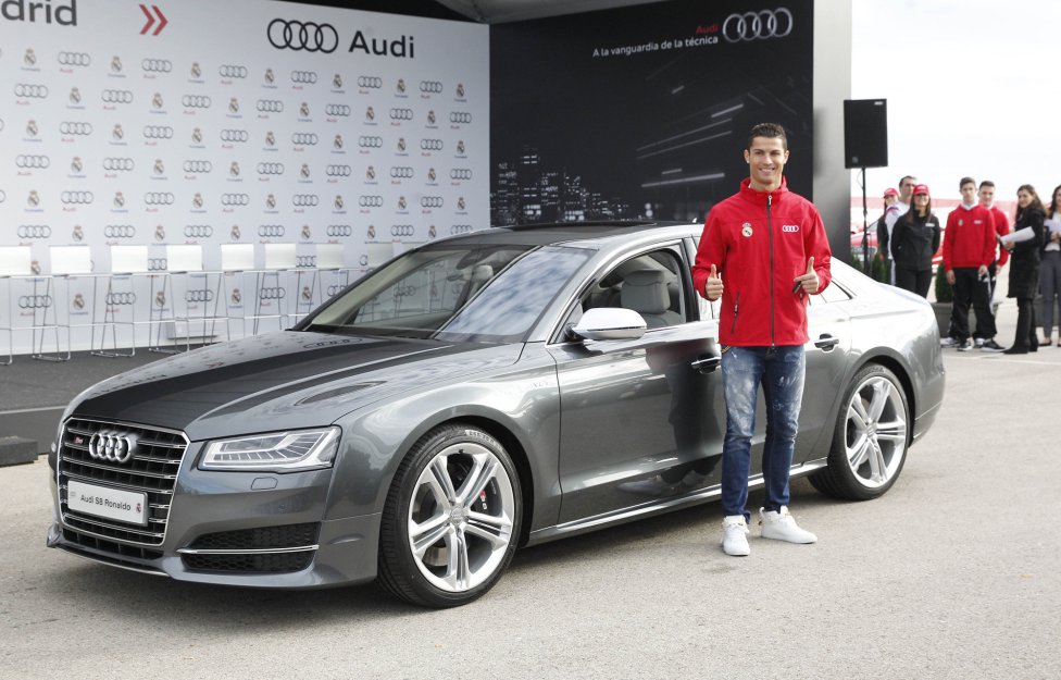 رونالدو و خودرو آئودی جدیدش/ عکس