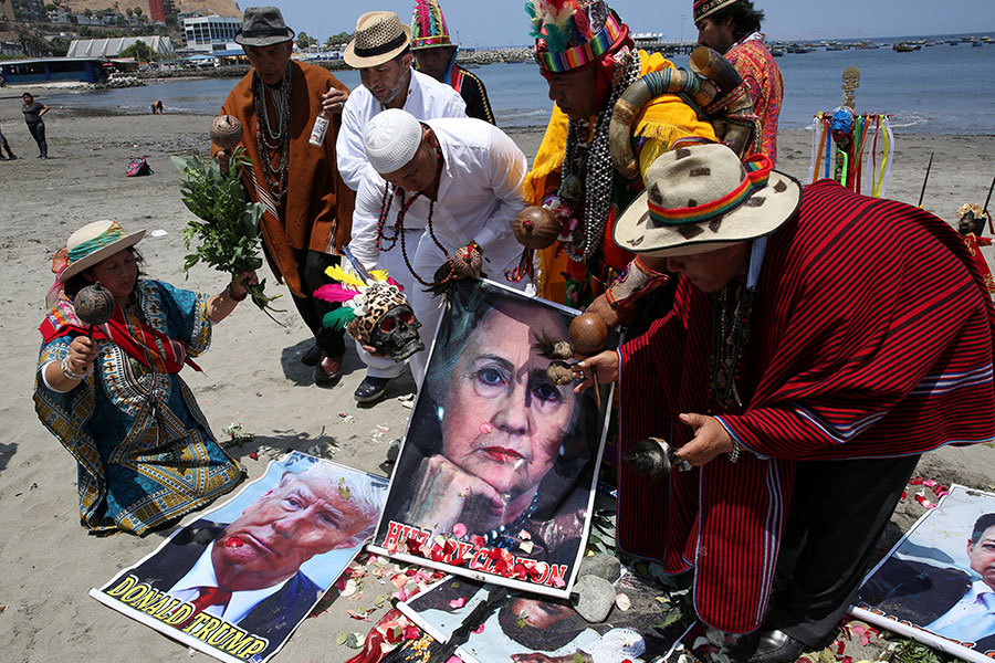 کلینتون و ترامپ زیر دستان جادوگران!/عکس