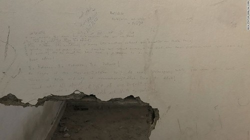 زندان داعش در استادیوم شهر آزاد شده رقه (+عکس)