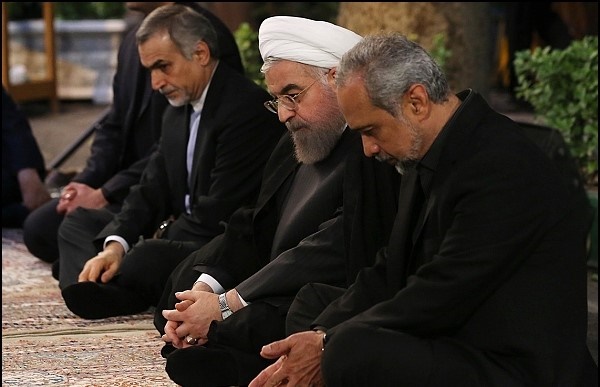 عزاداری رئیس جمهور در شب قدر/عکس