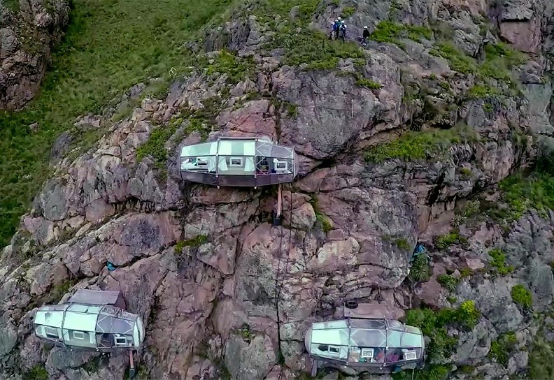 هیجان آسمانی در یک هتل شیشه‌ای+عکس