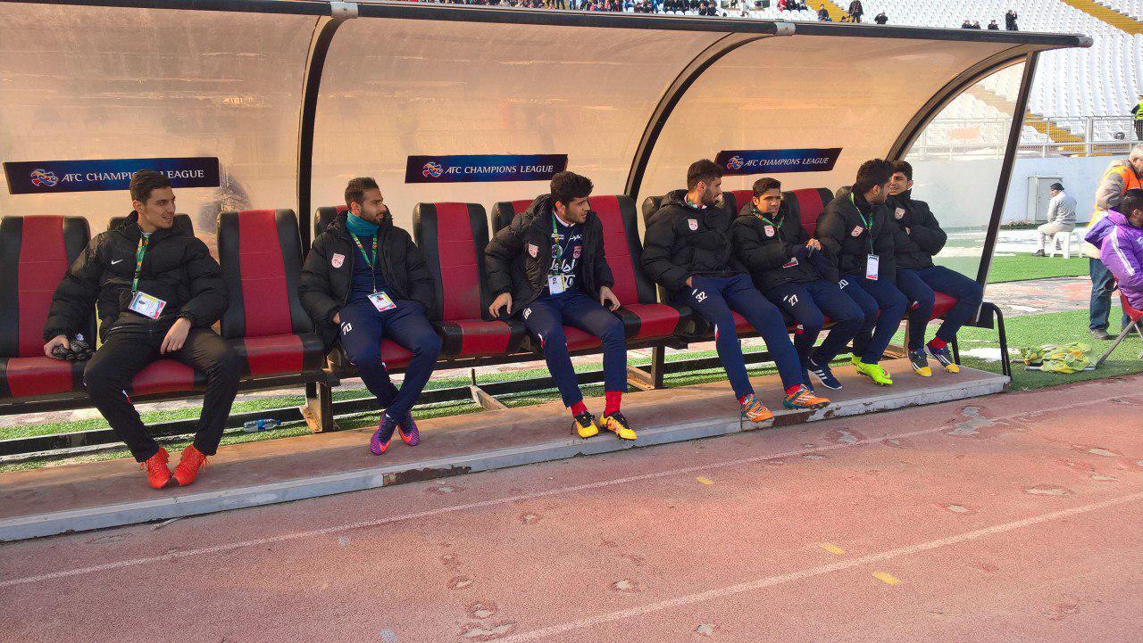 نیمکت خالی از ستاره تراکتور در تبریز/عکس