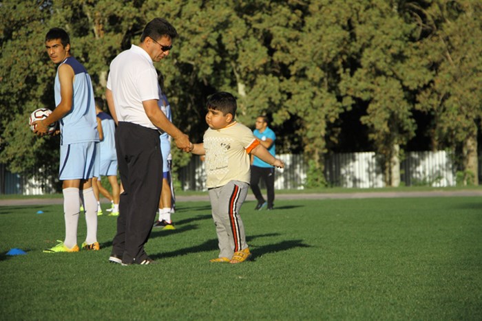 بچه‌اي که يخ قلعه‌نويي را در تمرينات شکست‌ + تصاویر