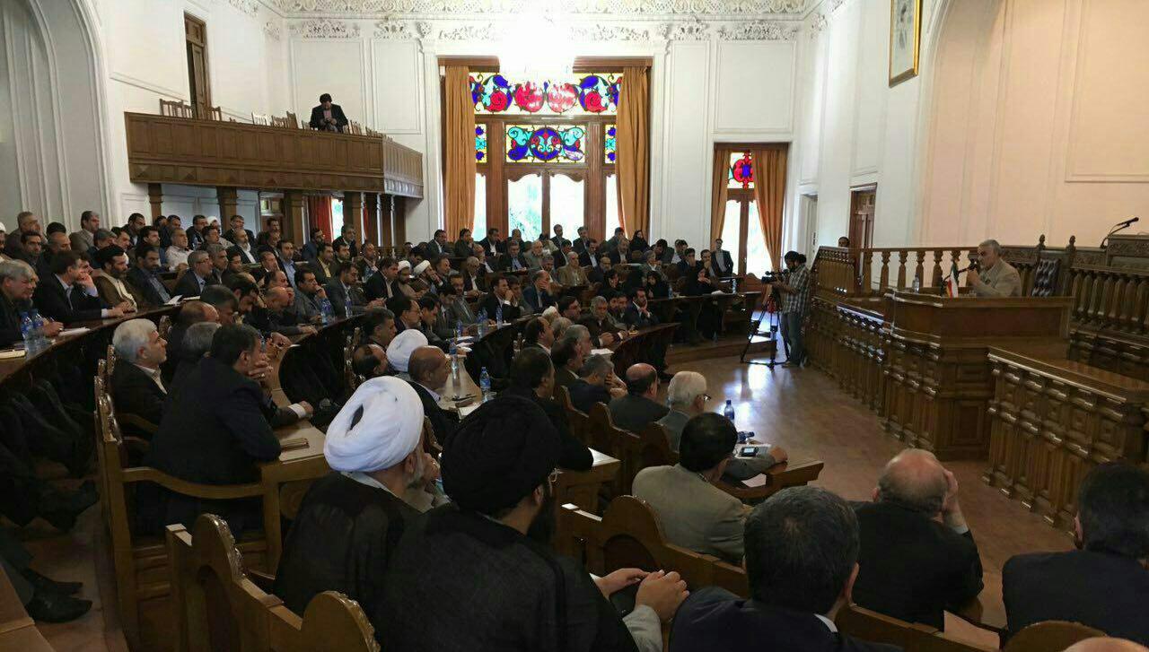 سردار سلیمانی در جمع حامیان لاریجانی/ عکس