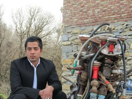 جوان مریوانی قلیان های مغازه خود را آتش زد (+عکس)