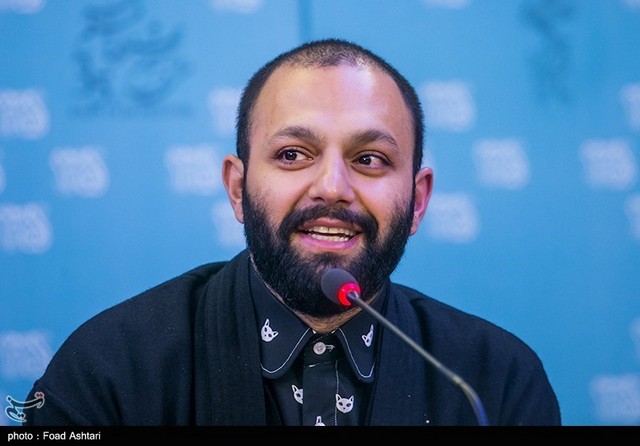 طرح متفاوت پیراهن یک بازیگر در نشست خبری/عکس