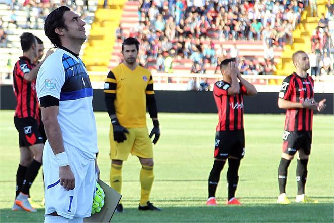 نگاه حسرت بار فروزان به رحمتی / عکس