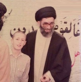 نوجوانی سیدحسن در کنار رهبر انقلاب