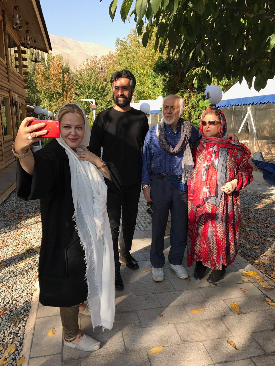 تصویری از بهاره رهنما در کنار پدر و مادر و همسر جدیدش