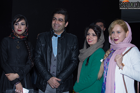 فرزاد حسنی در کنار طرفدارانش