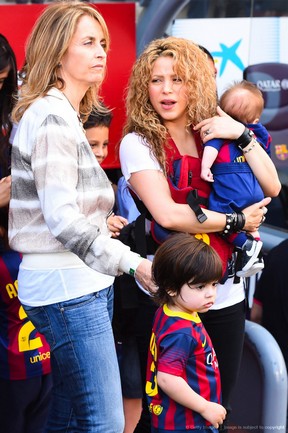 پیکه و کل خانواده اش در نیوکمپ(عکس)