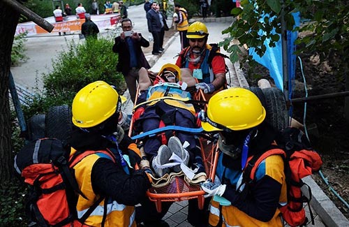 (تصاویر) مسابقه زنان امداد و نجات در تهران