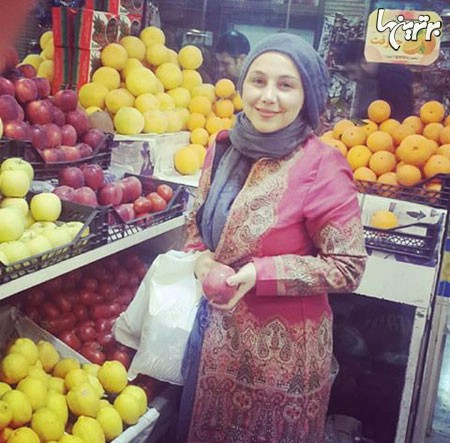 بهنوش خانم بختیاری در حال خرید میوه شب عید/عکس