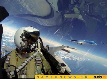 سلفی یک خلبان جت در حاشیه یک مانور آزمایشی