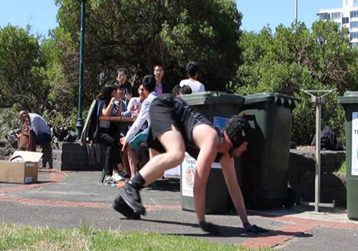 رایج شدن ورزشی عجیب در استرالیا + تصاویر