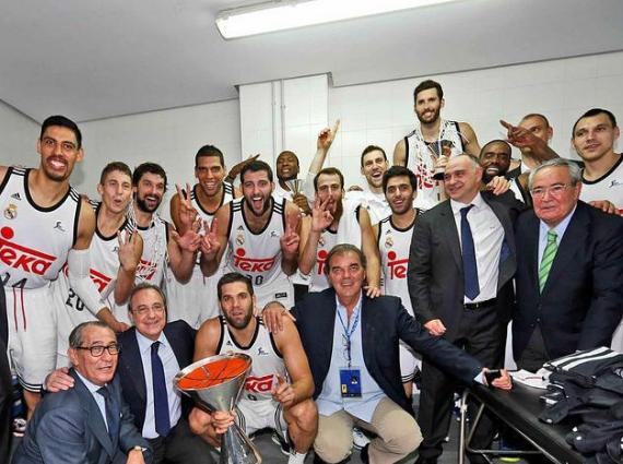 پرز در ميان آسمان خراش هاي رئال(عکس)