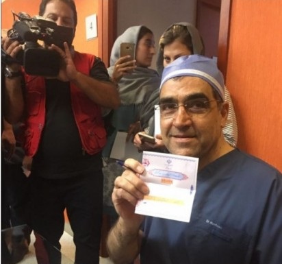 زنگ آغاز دوازدهمین دوره انتخابات ریاست جمهوری به صدا درآمد/ رهبر انقلاب رای خود را به صندوق انداختند/ وزیر کشور: مردم به شایعات توجه نکنند/ حسن روحانی رای خود را به صندوق انداخت/ ظریف در جماران رای داد