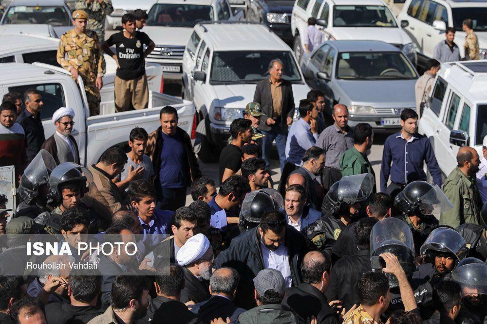 تصویری از رییس جمهور روحانی در میان مردم زلزله زده کرمانشاه /ادعای رشیدپور به سرعت تکذیب شد