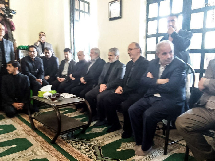 نوبخت در مراسم تشییع پیکرمادرش/ عکس