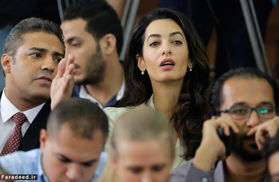  امل کلونی در کنار محمد فهمی روزنامه نگار متهم