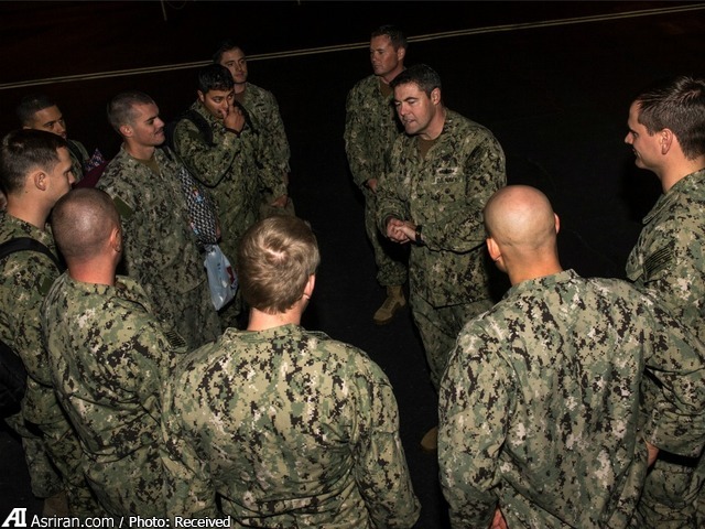 بازگشت 10ملوانان دستگیر شده آمریکایی به کشورشان/عکس