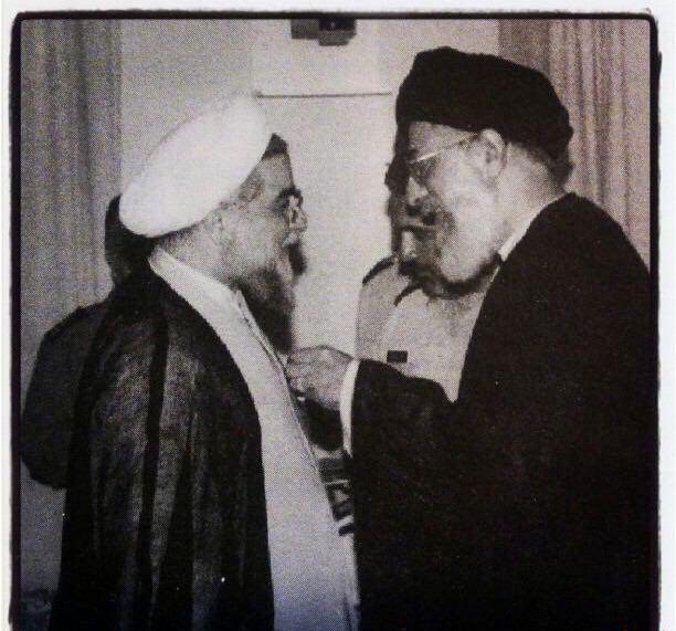 وقتی که 26 سال پیش روحانی از رهبر انقلاب نشان فتح گرفت/عکس