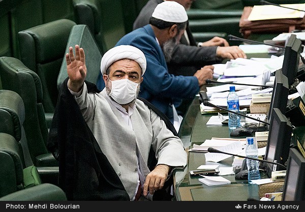 رسایی با ماسک در مجلس !/عکس