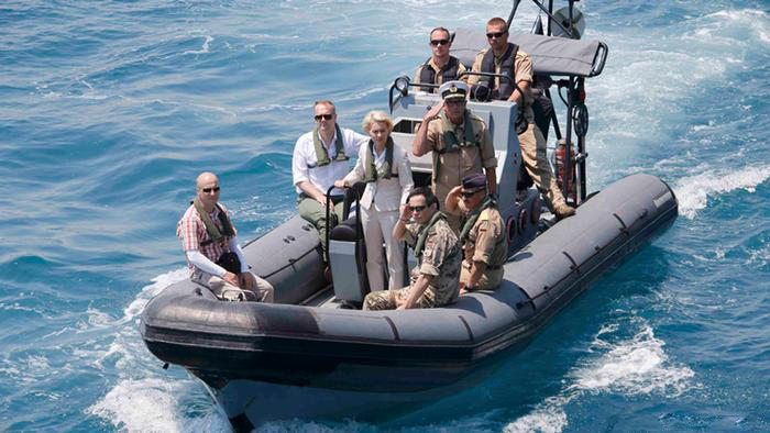 (تصاویر) اولین بانوی وزیردفاع در آلمان