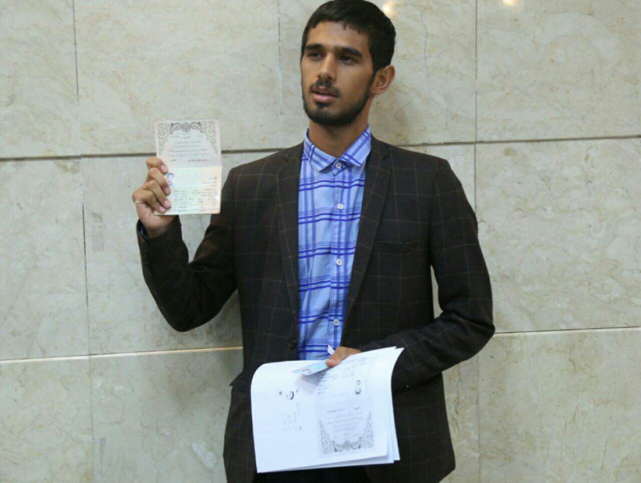 اولین متقاضی روز دوم ثبت نام انتخابات ریاست جمهوری!/عکس