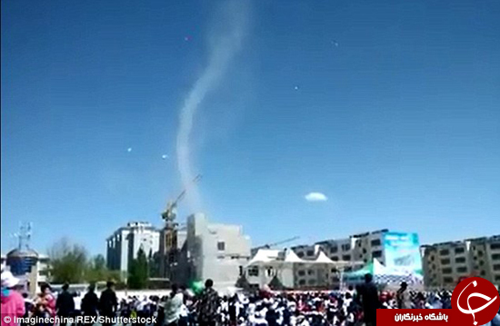 طوفان دانش‌آموزی را چندین متر به هوا برد + تصاویر