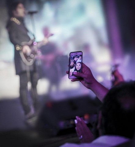 وقتی نرگس محمدی و همسرش شکار عکاسان شدند!/عکس