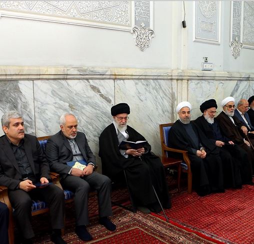 حضور رهبر انقلاب در مراسم ترحیم والده‌ی روحانی/ عکس