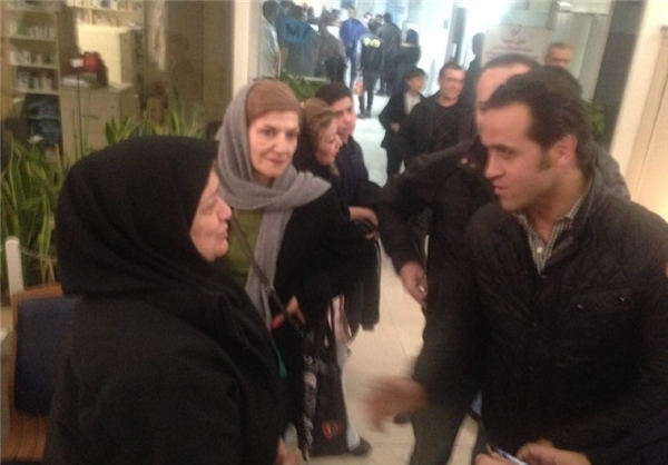 علی کریمی به عیادت پدر استقلال رفت/عکس