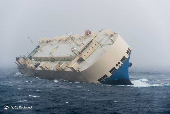 لحظه غرق شدن کشتی مدرن اکسپرس