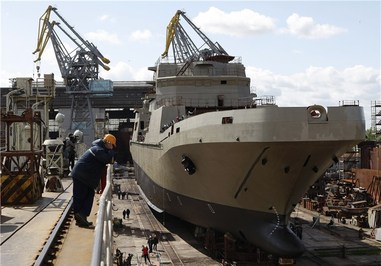 ناو Ivan Gren این ناو آبی خاکی توانایی انتقال 5 تا 6 هزار تن تجهیزات/انتقال 13 تانک جنگی یا 300 تفنگدار دریایی را دارد