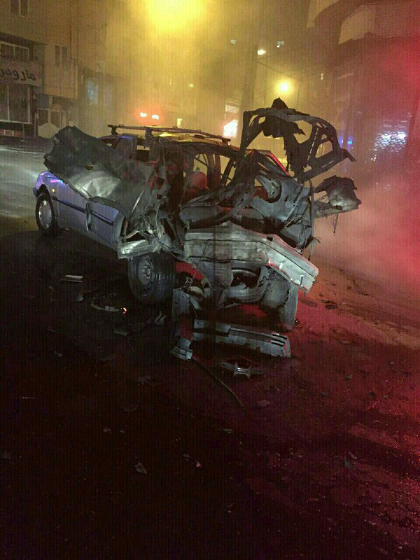 متلاشی شدن یک خودرو دراثر انفجار ترقه /عکس