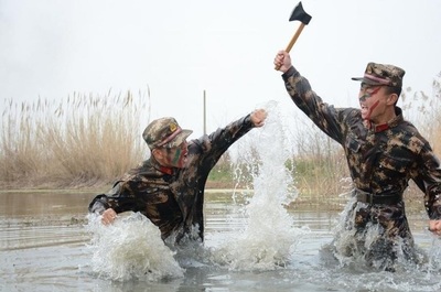 تمرین نیروهای ویژه پلیس شبه‌نظامی چین 