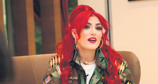 یک دختر خواننده در فهرست مرگ داعش/عکس