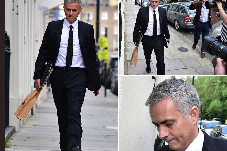 مورینیو پس از امضای قرارداد با یونایتد/ عکس